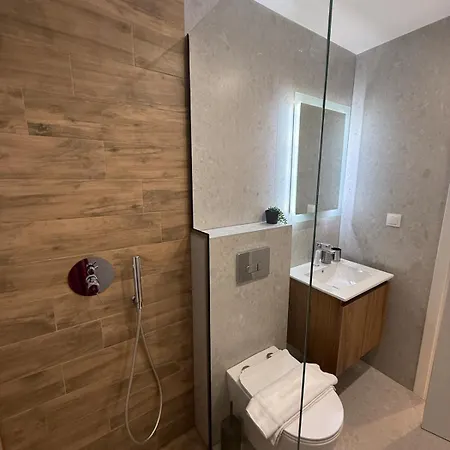 B2 Tsimiski * Thessaloniki